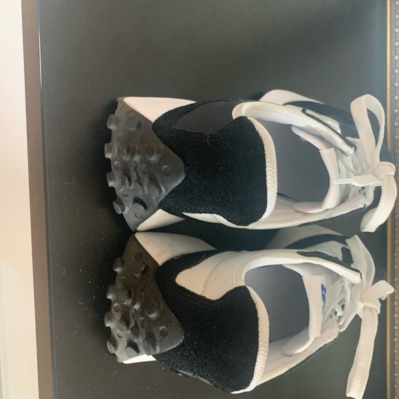 NWOT NEW BALANCE SNEAKERS - Picture 4 of 5